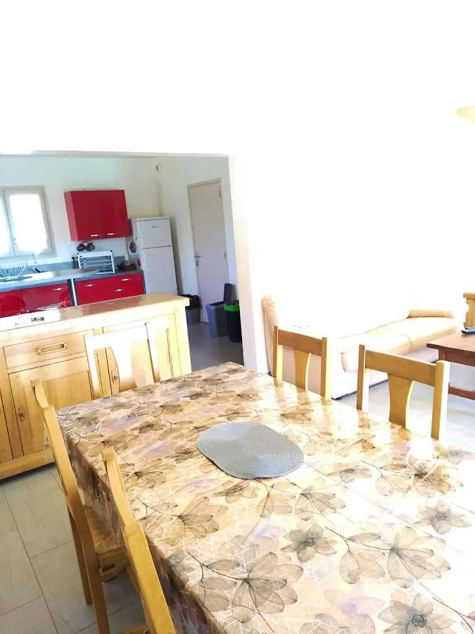 Maison Accueillante A Nant Avec Piscine Partagee